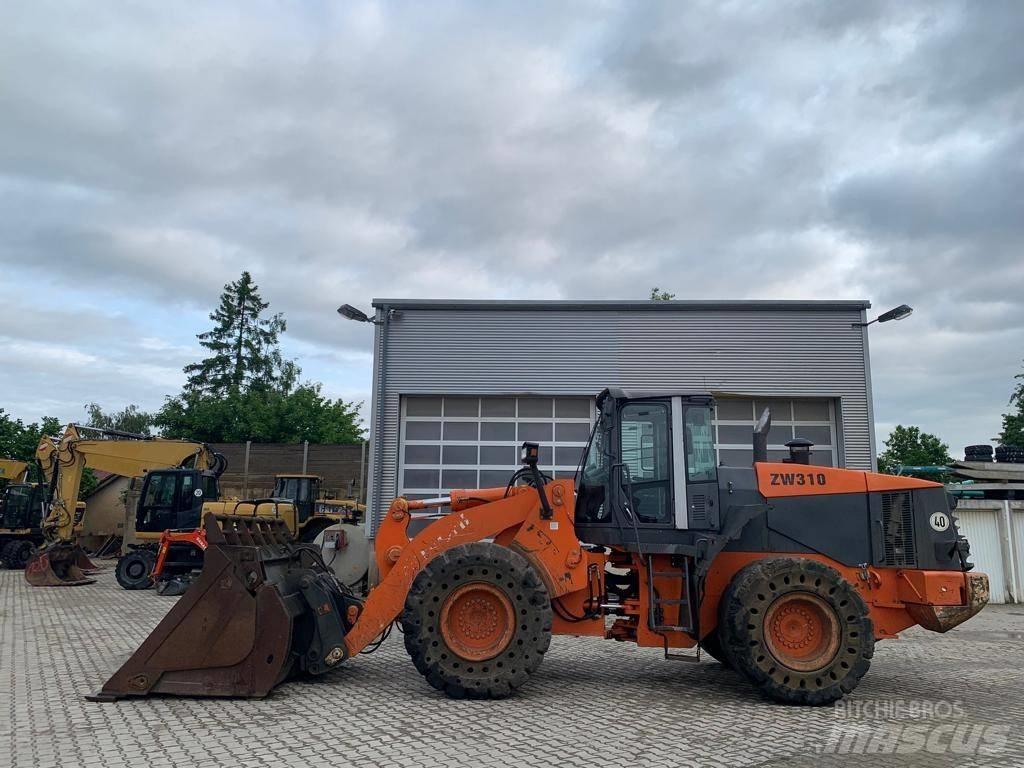 Hitachi ZW 310 Колесни товарачи