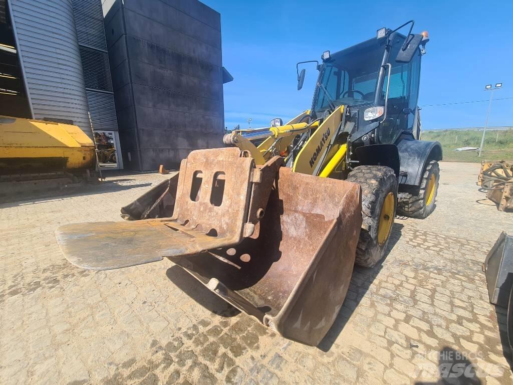 Komatsu WA 100 M Колесни товарачи