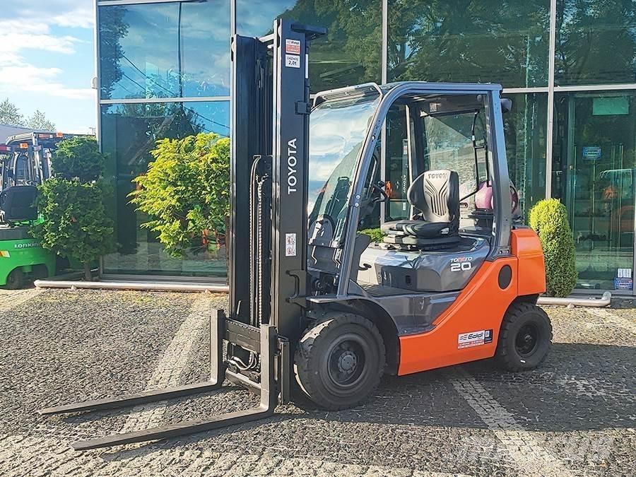 Toyota 02-8FGF20 Камиони с АГУ