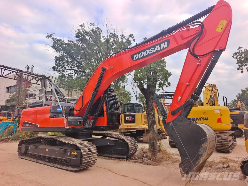 Doosan DX 225 Верижен екскаватор