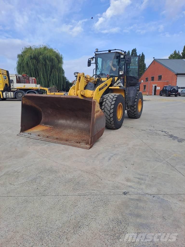 Komatsu WA 320-6 Колесни товарачи