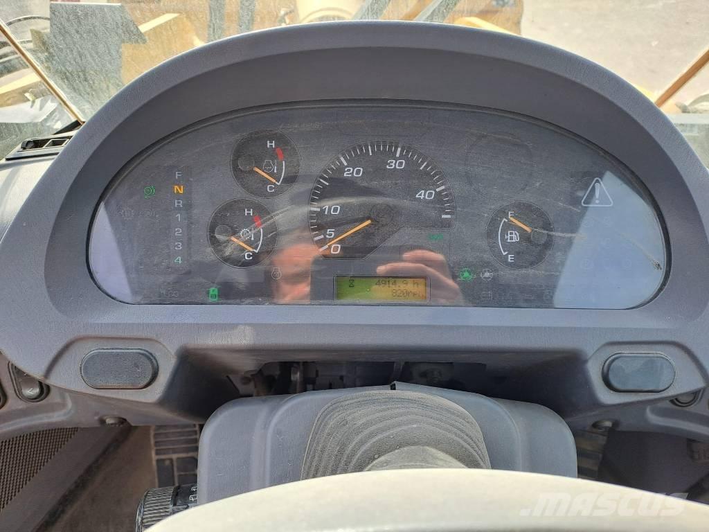 Komatsu WA 320-6 Колесни товарачи