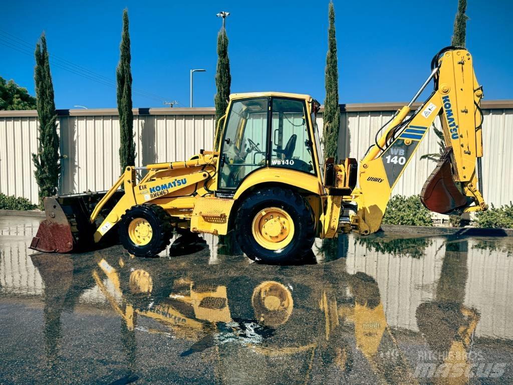 Komatsu WB 140-2N Товарач със заден ексватор