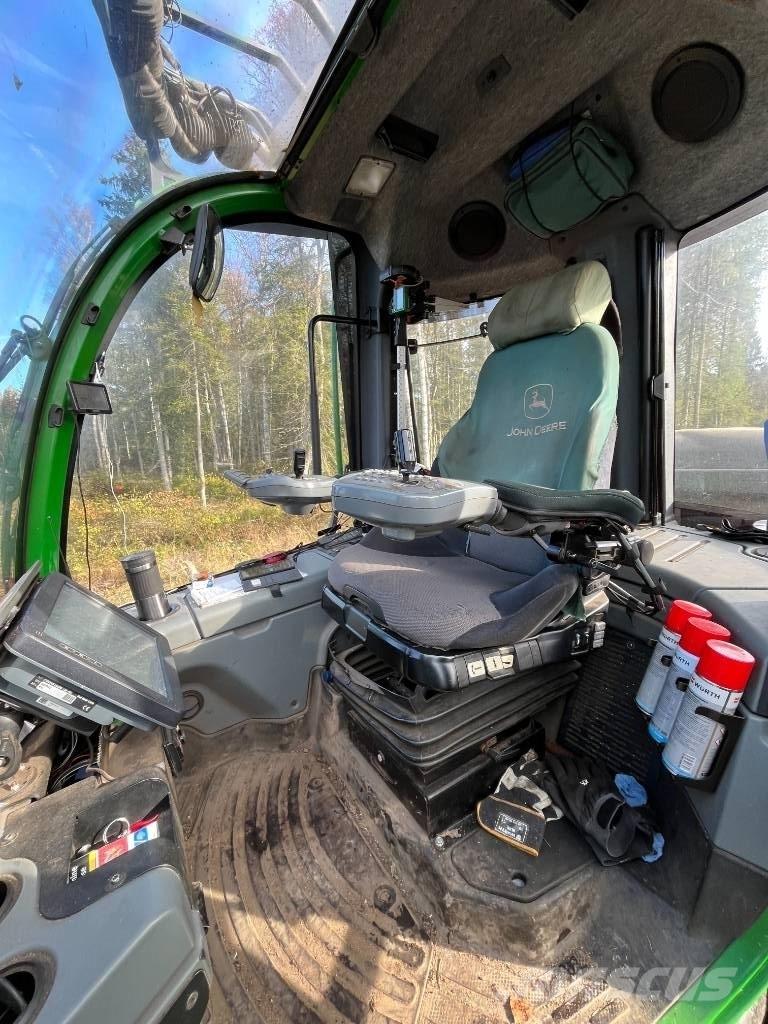 John Deere 1270G 8W Харвестери