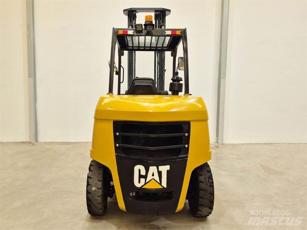 CAT DP50NB Дизелови камиони