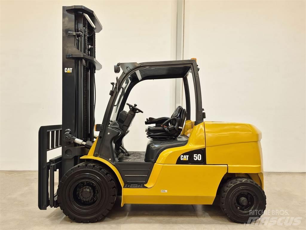 CAT DP50NB Дизелови камиони