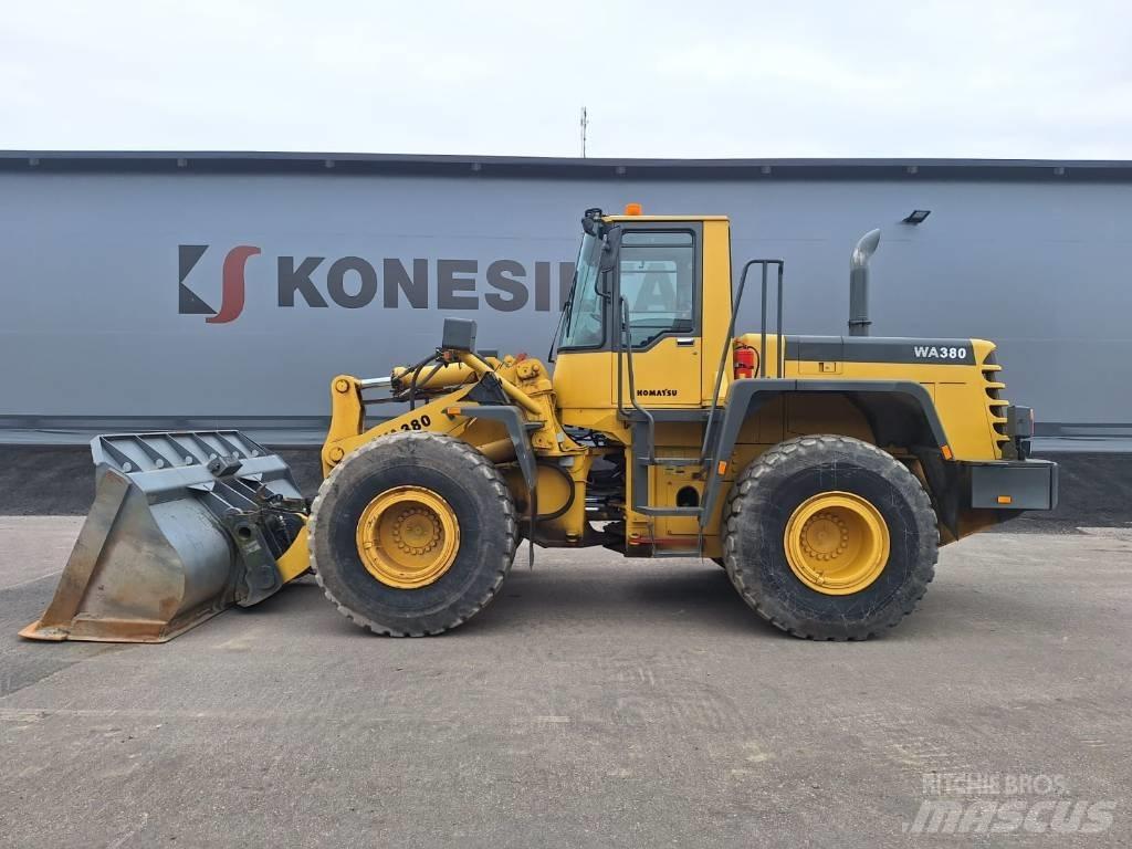 Komatsu WA 380-3A Колесни товарачи
