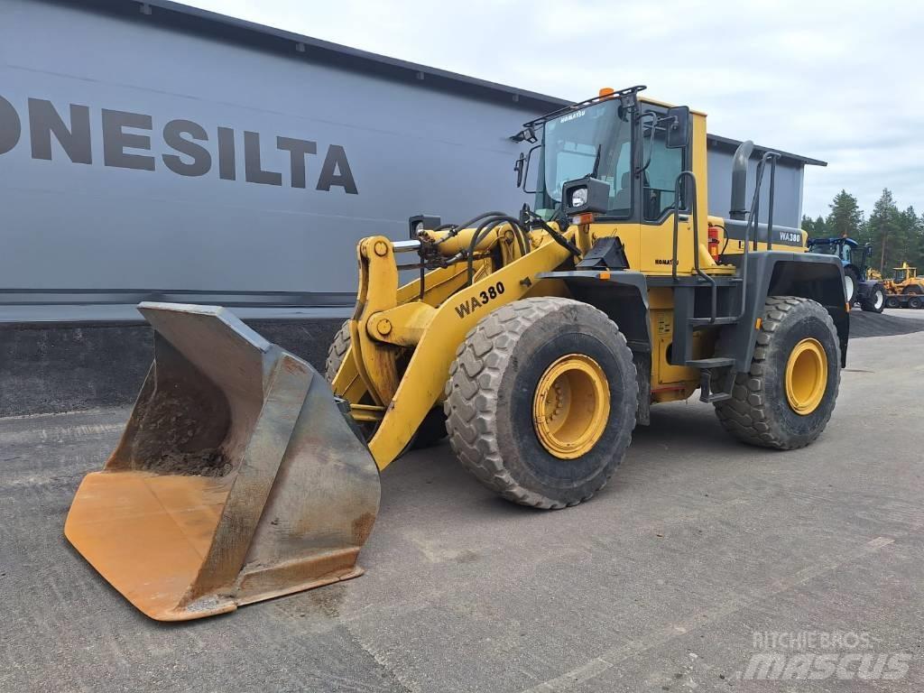 Komatsu WA 380-3A Колесни товарачи