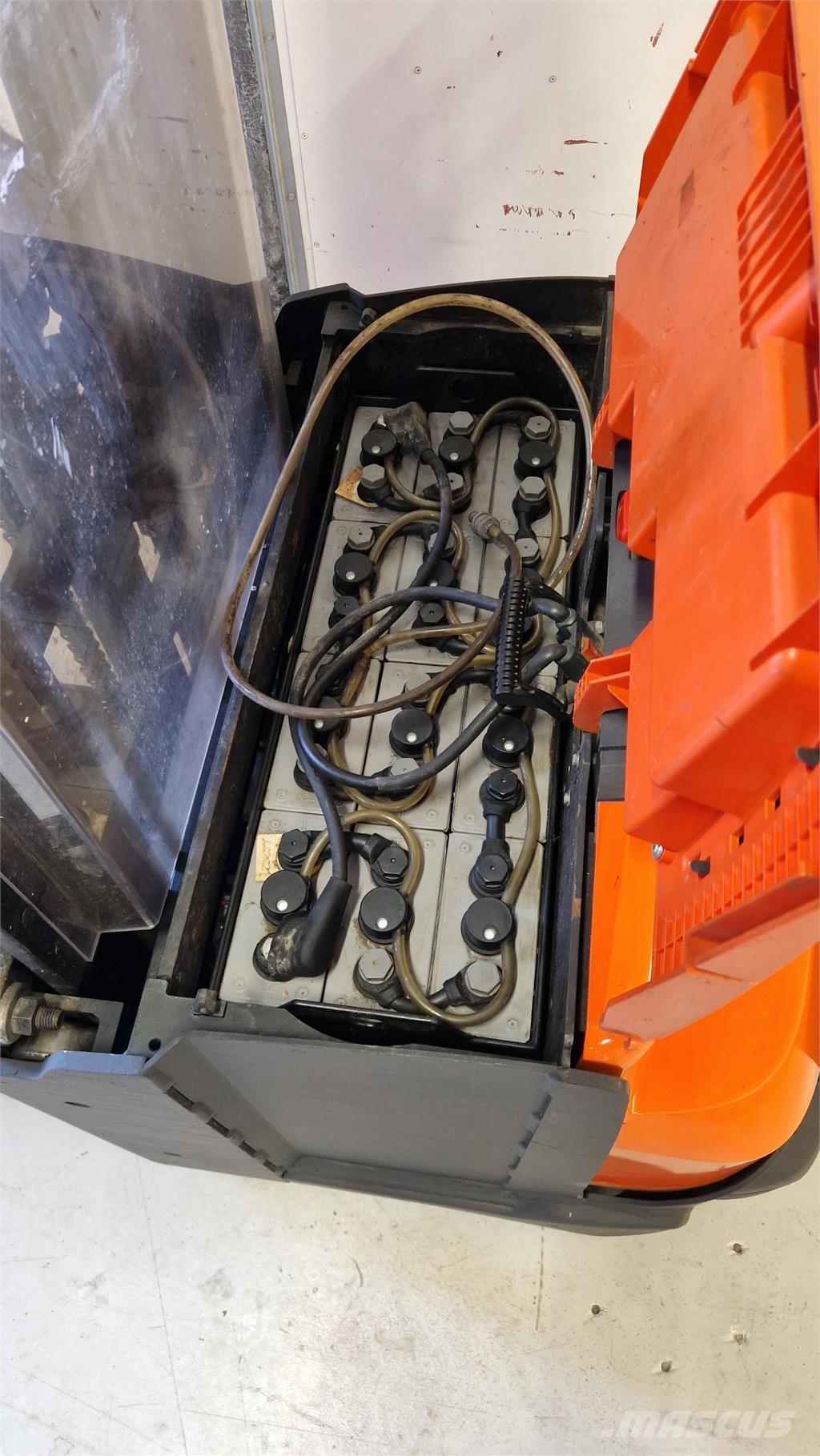 Toyota SWE140L Самоходни товарачи