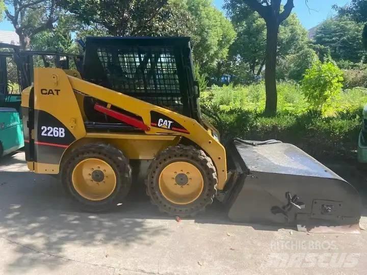 Cata-Dyne 226B Мини товарачи
