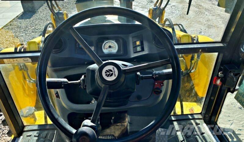 New Holland B 115 Товарач със заден ексватор