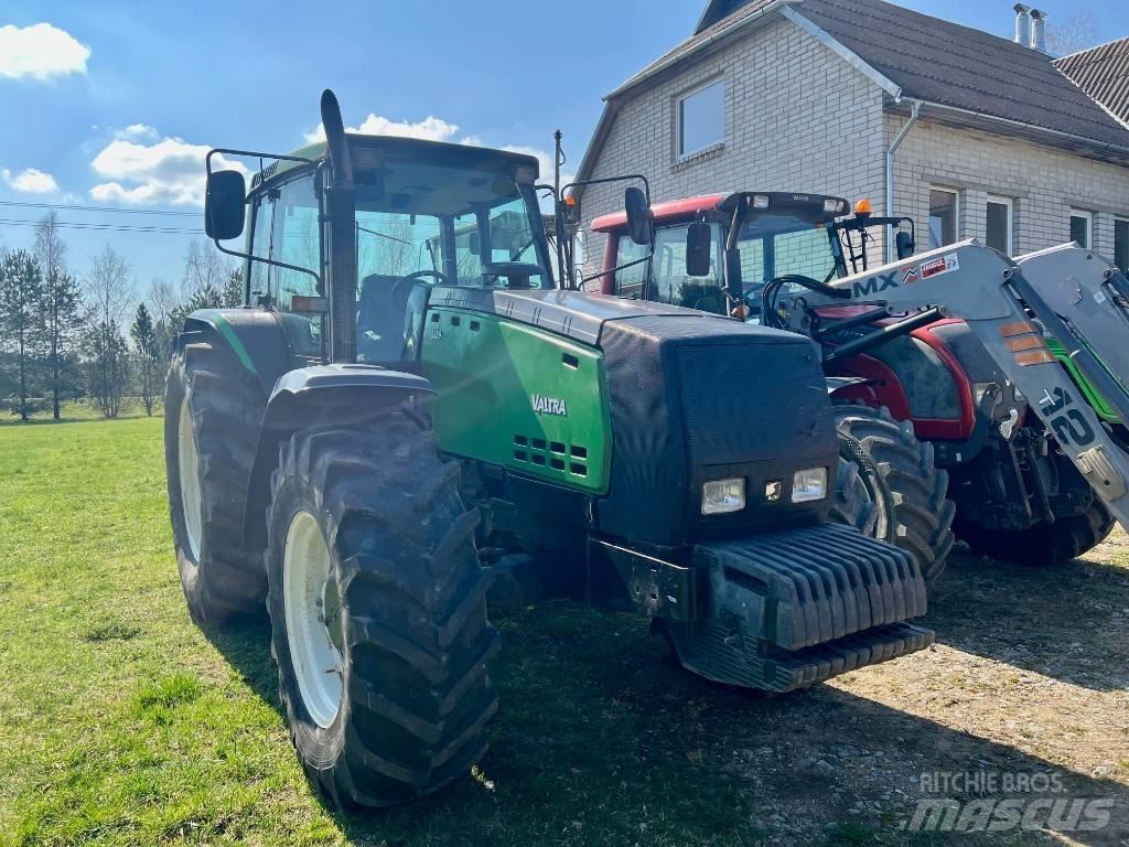 Valtra 8450 Трактори