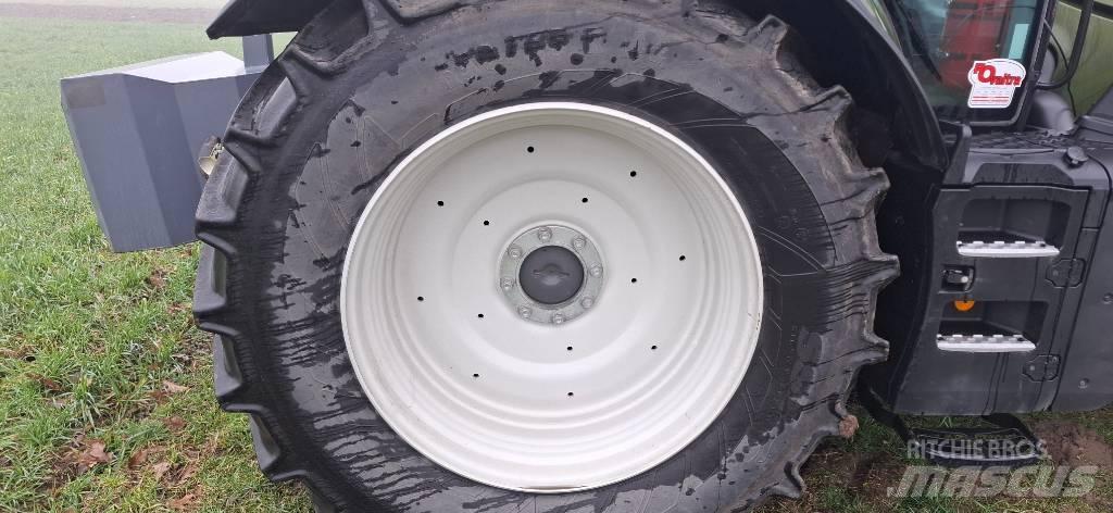 Valtra T235 active Трактори