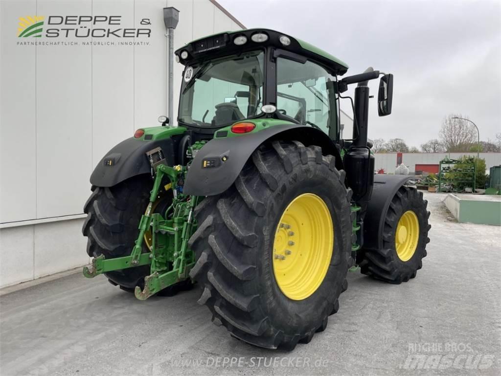 John Deere 6215R Трактори