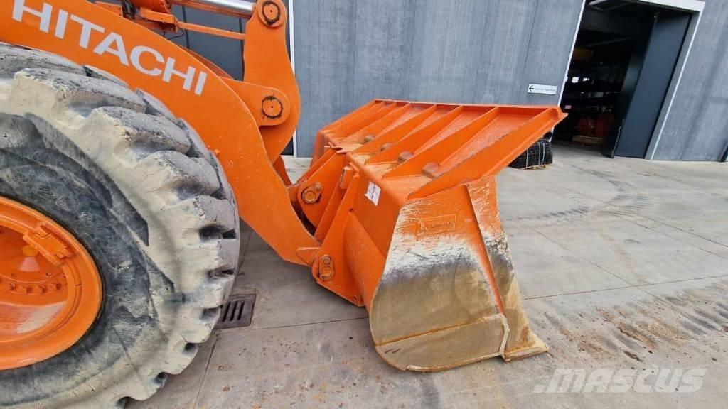 Hitachi ZW310-6 Колесни товарачи