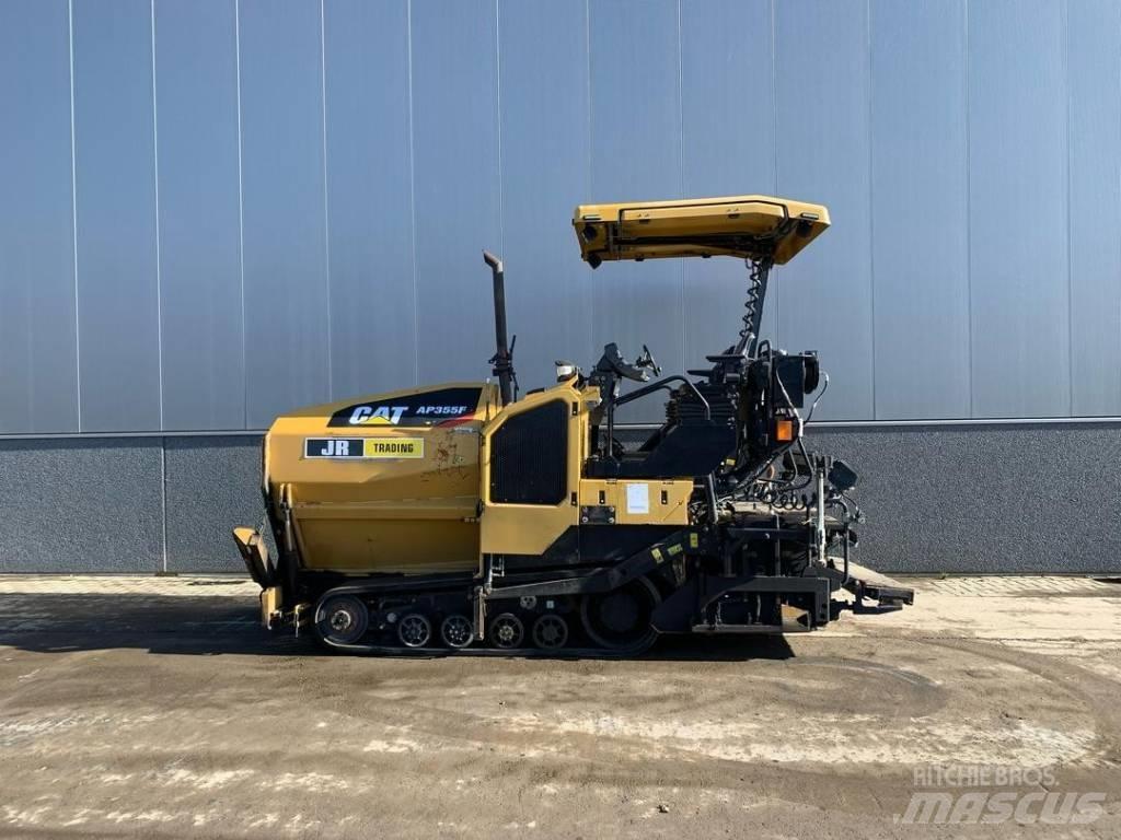 CAT AP355F Машини за асфалт