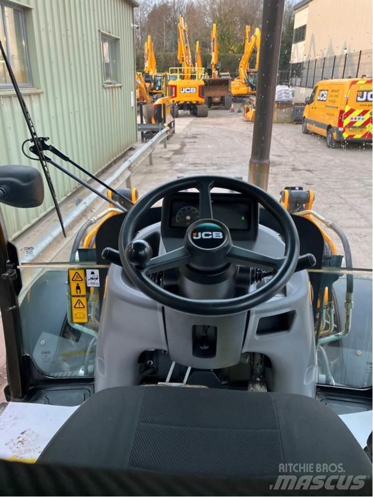 JCB 3CX Товарач със заден ексватор