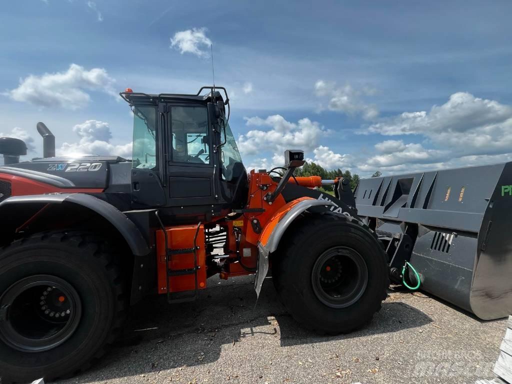 Hitachi ZW 220 Колесни товарачи