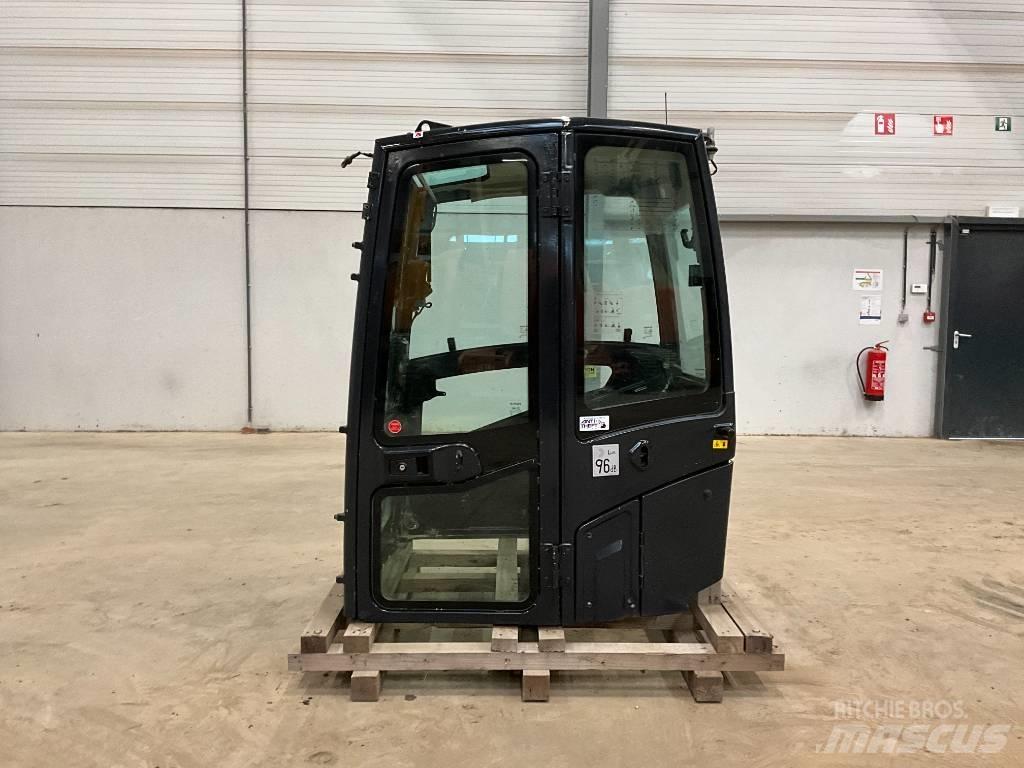 Kubota U 56-5 Кабина