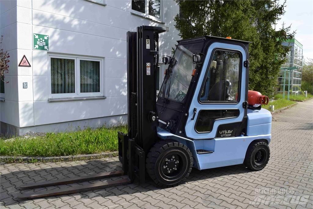 Utilev UT 30 Камиони с АГУ