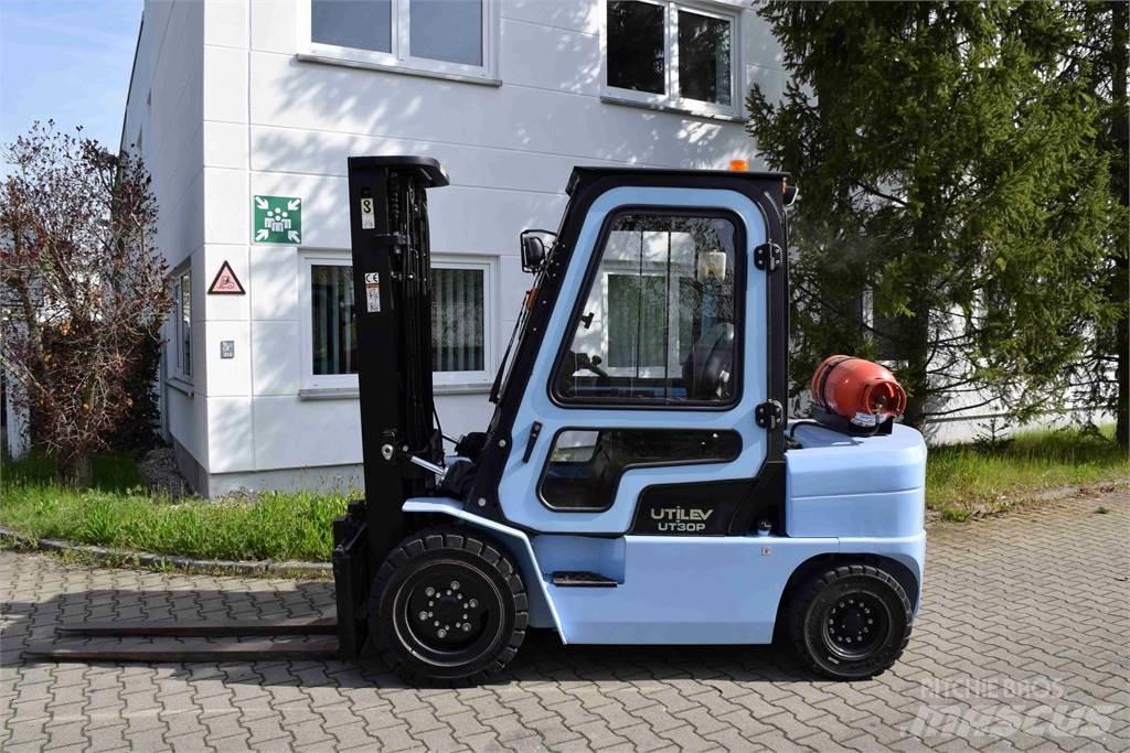 Utilev UT 30 Камиони с АГУ