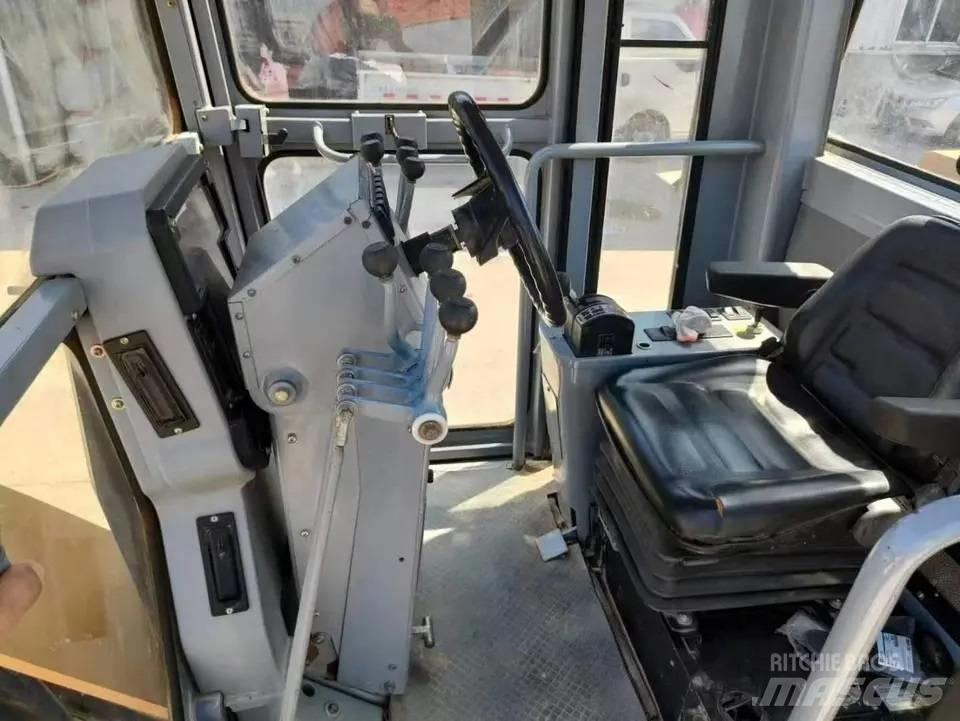 CAT 140K Грейдери