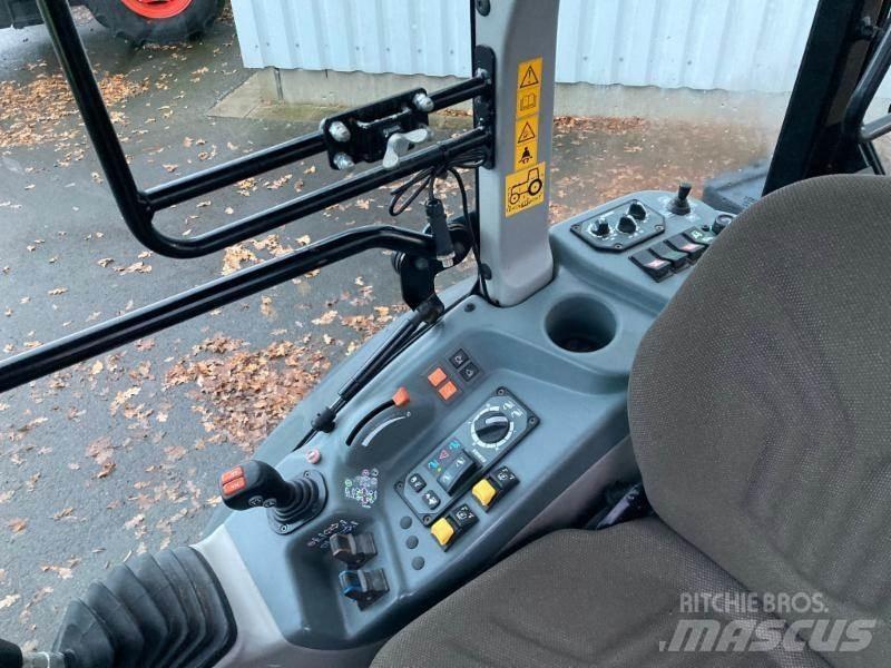 CLAAS NEXOS 240 S Трактори