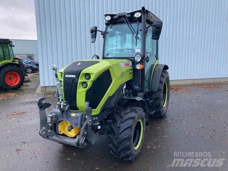 CLAAS NEXOS 240 S Трактори