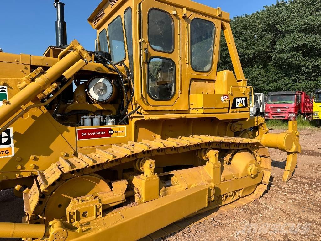 CAT D7G Верижни булдозери
