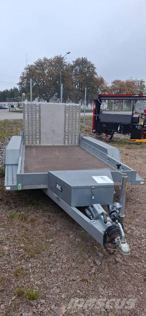 Lorries TPM35 Нискотоварачи