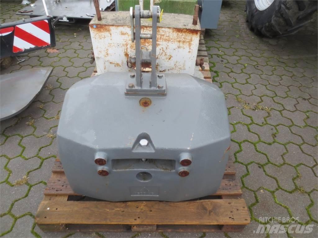 Agri CON 1500KG Ремаркета за бали