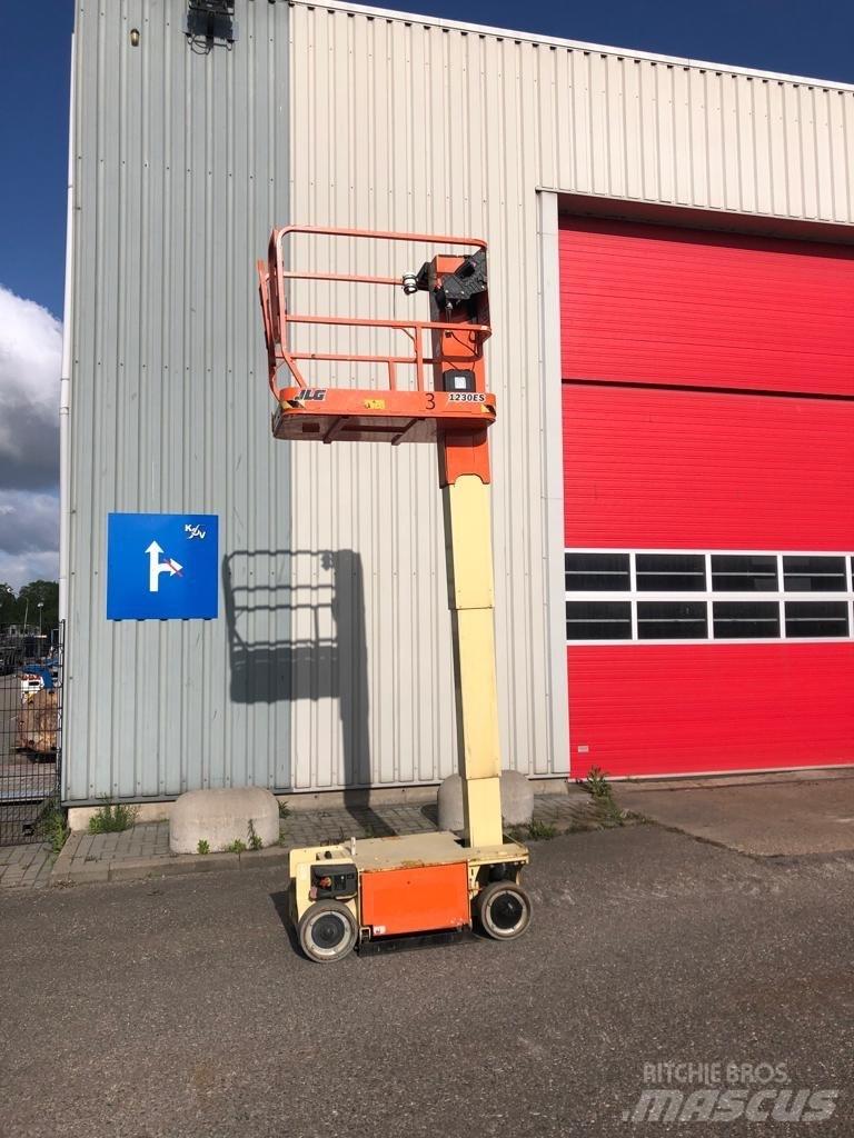 JLG 1230 ES Вертикални мачтови повдигачи
