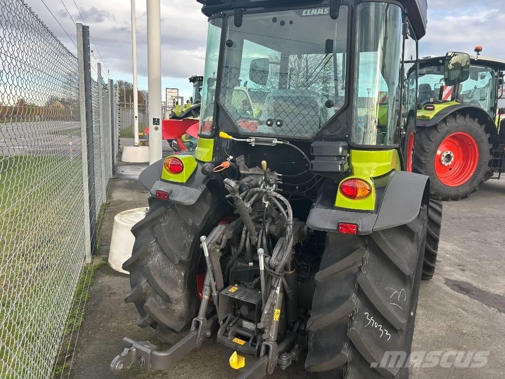CLAAS Nexos 220 Трактори