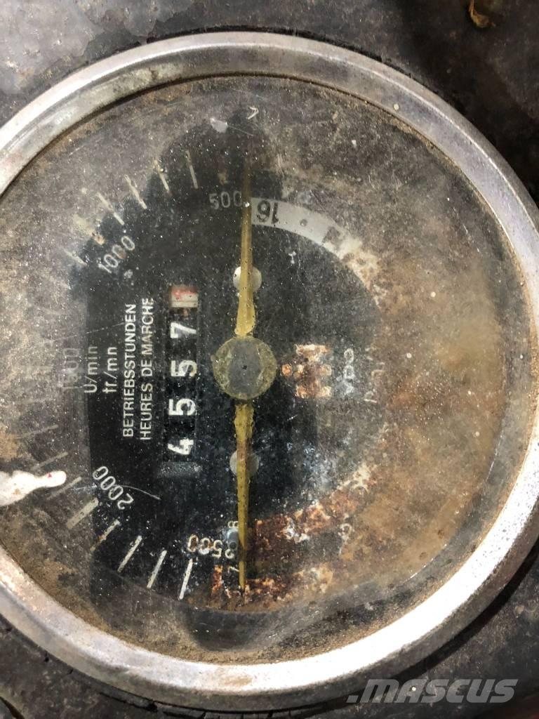 International 353 Трактори