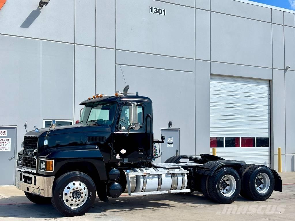 Mack Pinnacle Влекачи