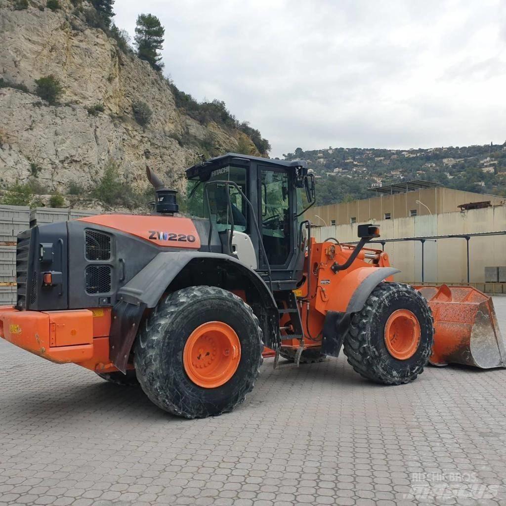 Hitachi ZW 220-5 Колесни товарачи