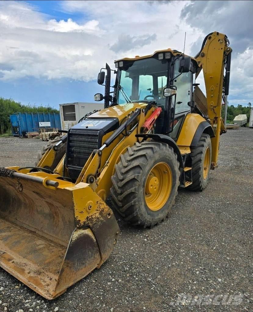 CAT 444F2 Товарач със заден ексватор