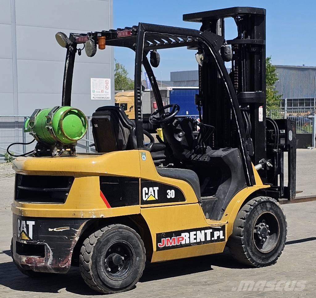 CAT GP 30 N Камиони с АГУ