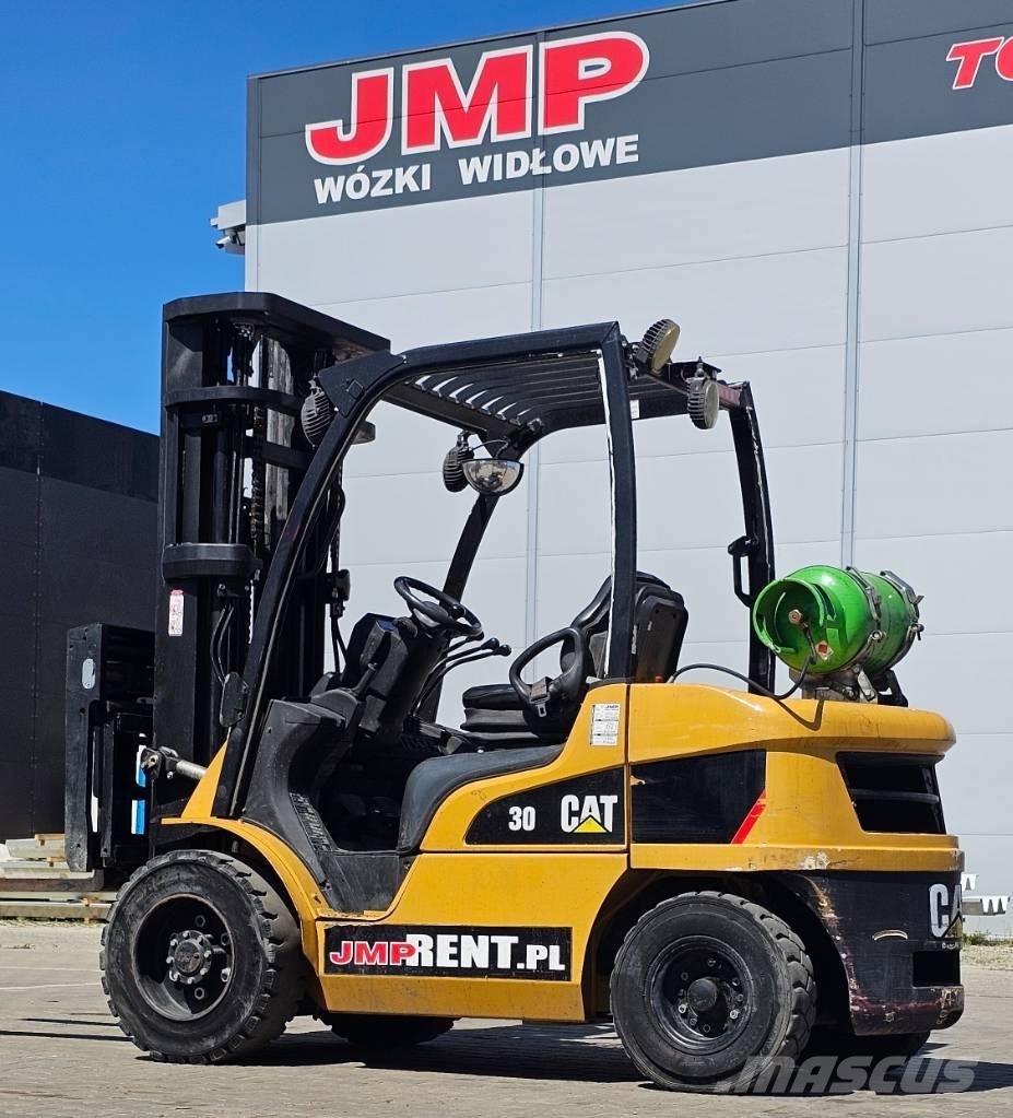 CAT GP 30 N Камиони с АГУ