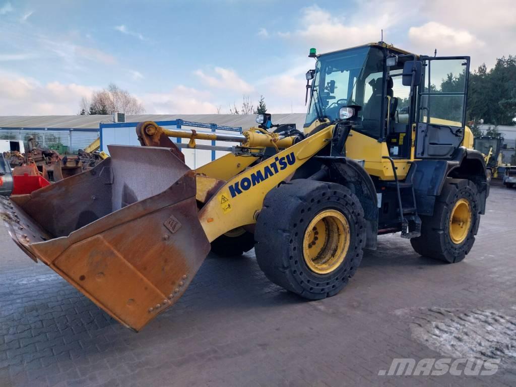 Komatsu WA270-7 Колесни товарачи