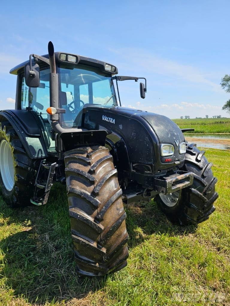 Valtra N 101 Трактори