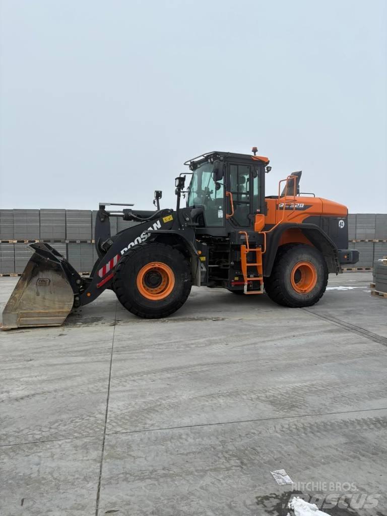 Doosan DL 320-7 Колесни товарачи