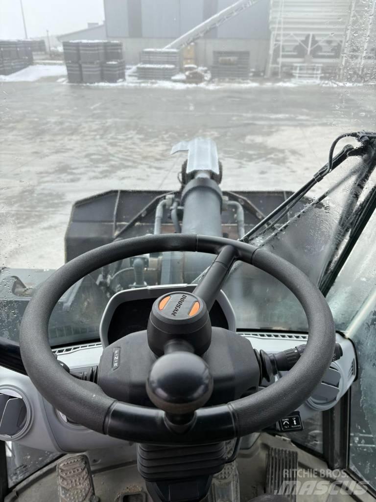 Doosan DL 320-7 Колесни товарачи
