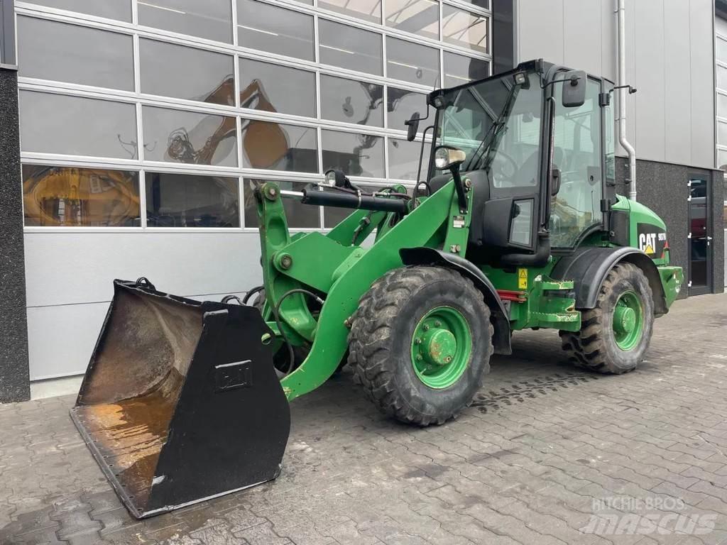 CAT 907H Колесни товарачи