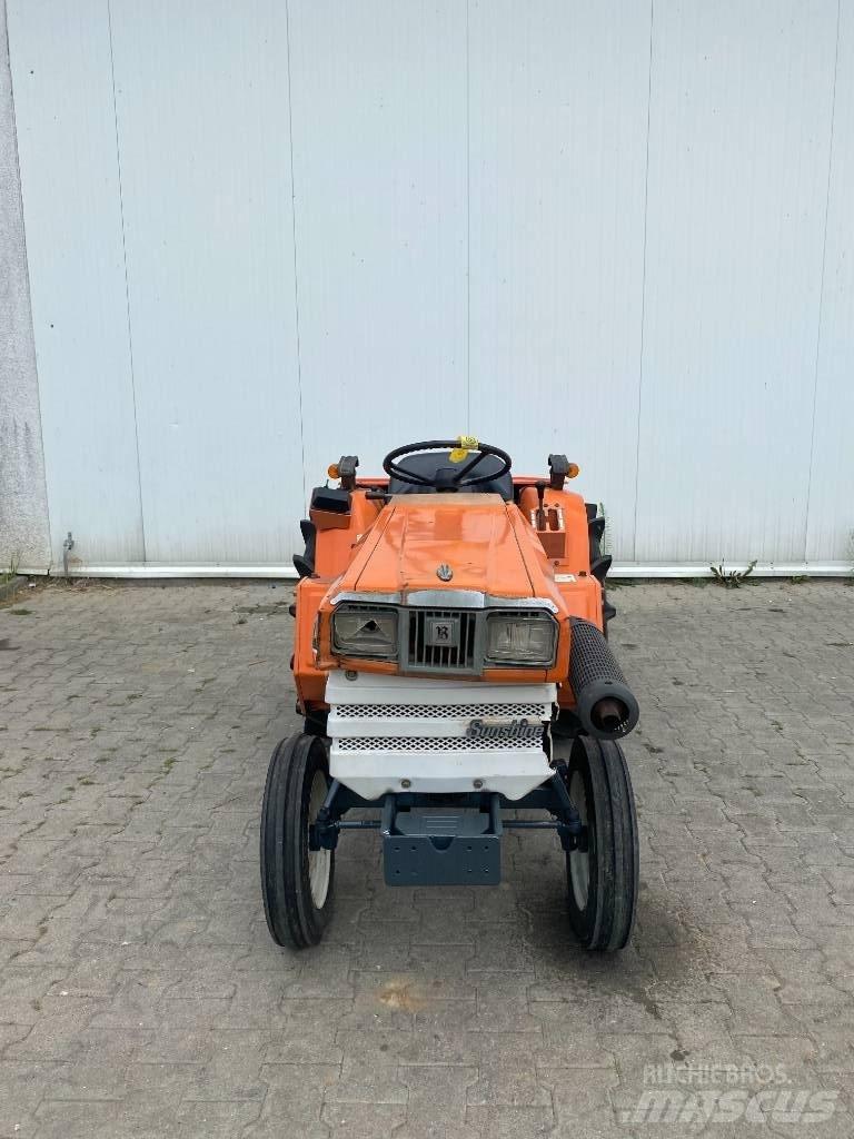 Kubota B1702-M Компактни трактори