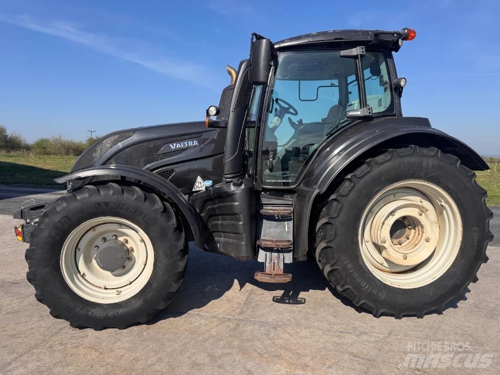Valtra T 174 Трактори
