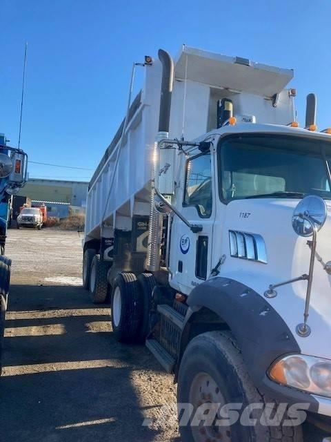 Mack GU813 Самосвал