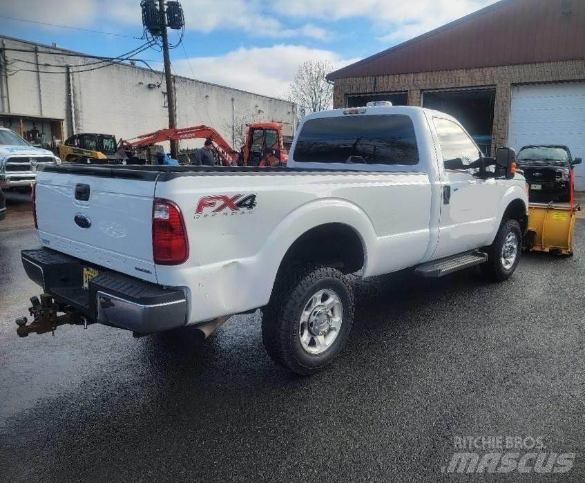Ford F 250 FX4 Снегочистачки