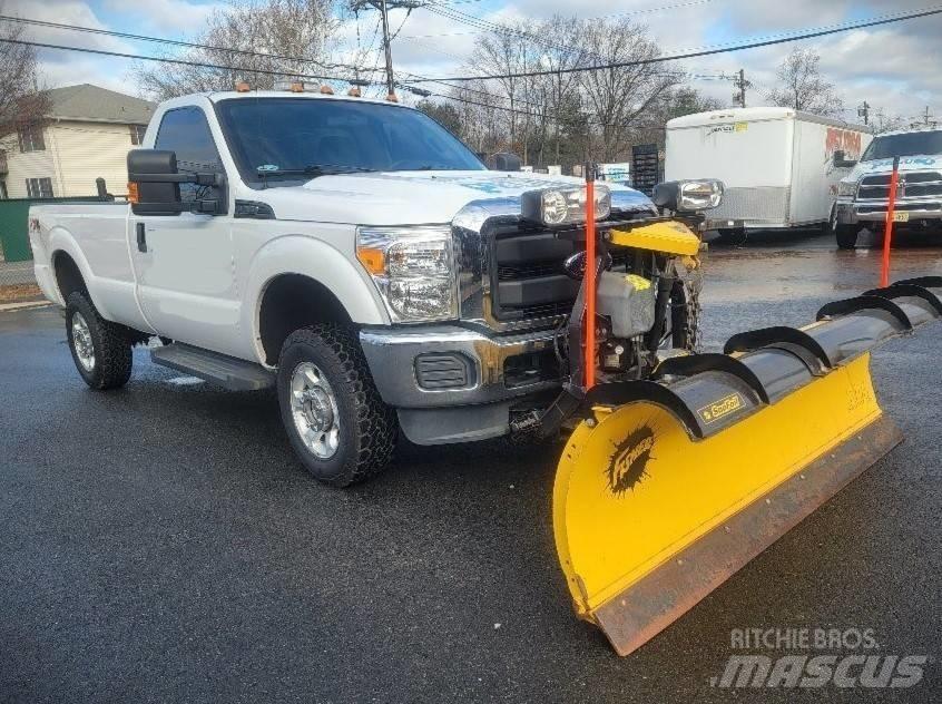 Ford F 250 FX4 Снегочистачки