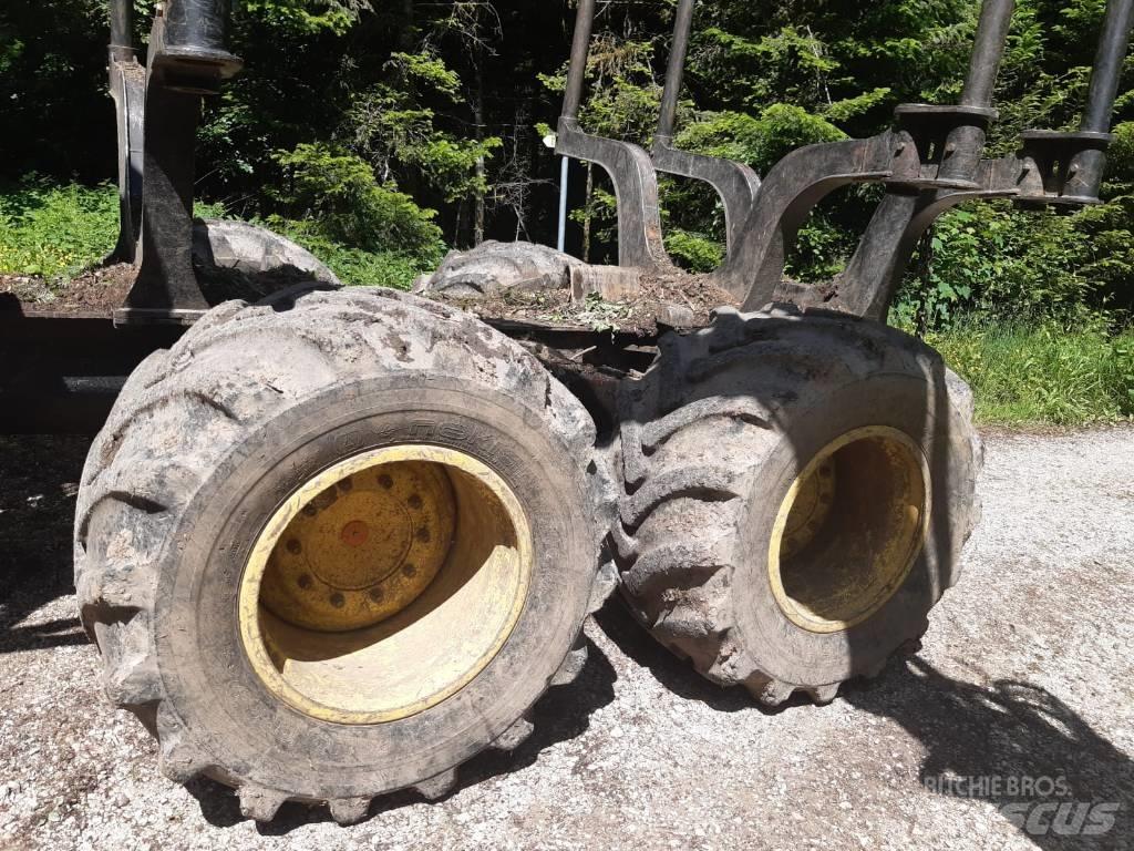 John Deere 1110G Форуардери
